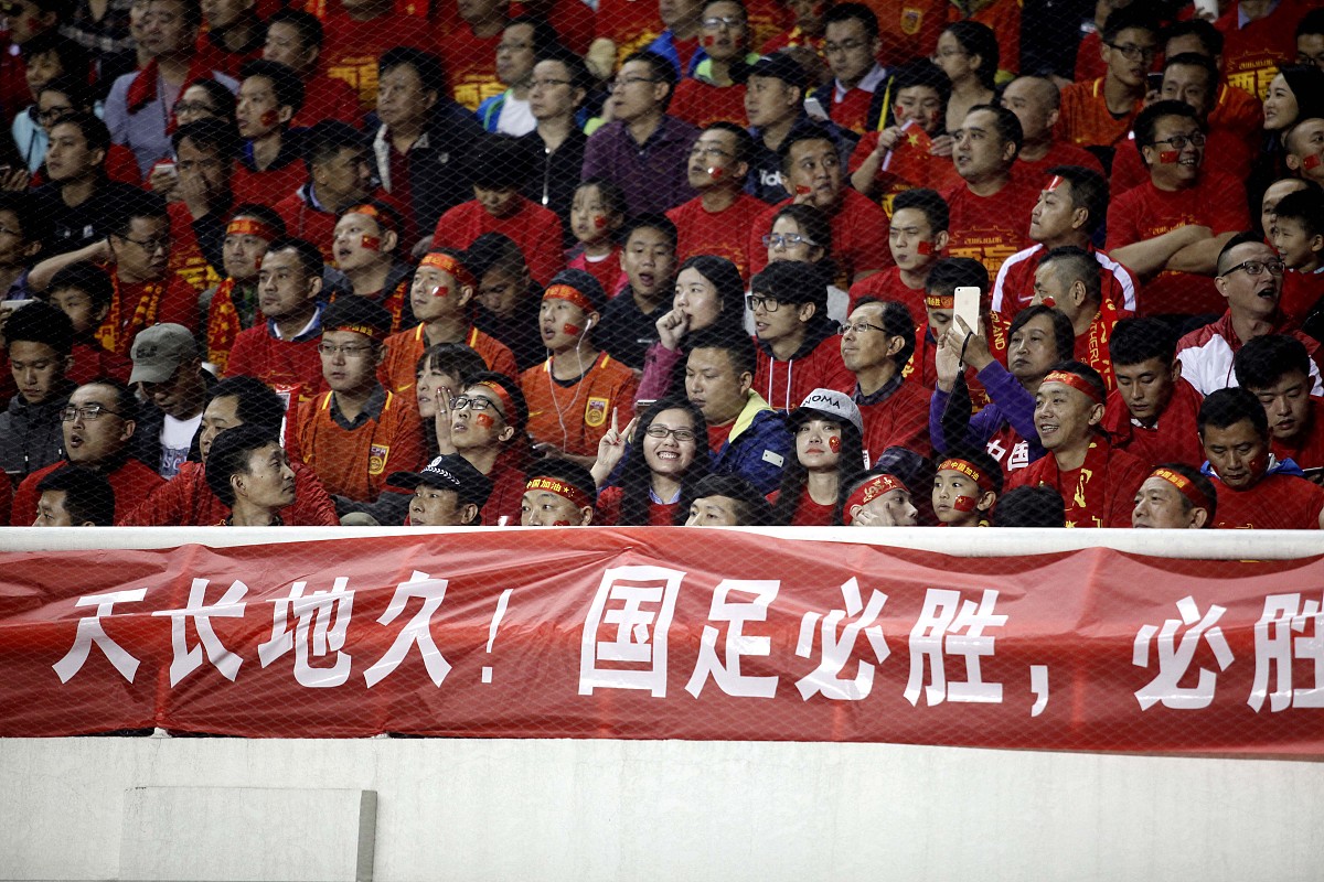 中国球队大获全胜,赢得压倒性胜利